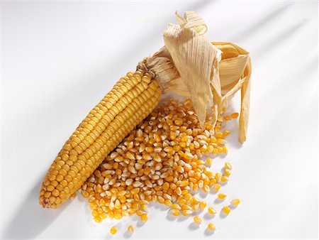 simsearch:659-03533672,k - Cob of corn and corn kernels Stock Photo - Premium Royalty-Free, Code: 659-01854530