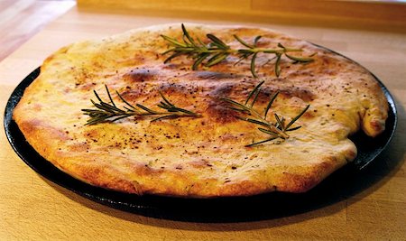 flat bread - Schiaccata (Yeasted flatbread, Tuscany) Foto de stock - Sin royalties Premium, Código: 659-01854655