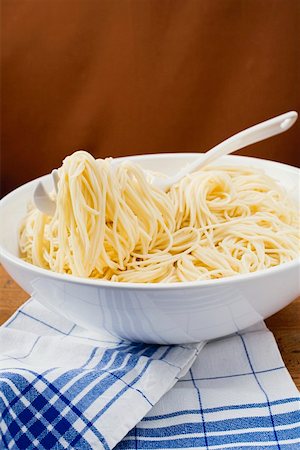 spaghetti server - Cooked spaghetti in a dish with spaghetti server Stock Photo - Premium Royalty-Free, Code: 659-01854684