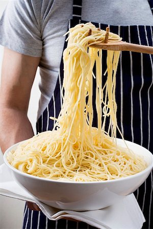 spaghetti server - Cooked spaghetti in a dish and on spaghetti server Stock Photo - Premium Royalty-Free, Code: 659-01854683