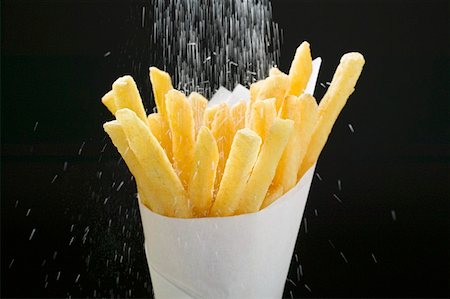 sprinkling - Sprinkling salt over chips Stock Photo - Premium Royalty-Free, Code: 659-01854795