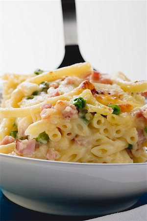 Macaroni gratin with ham and peas Stock Photo - Premium Royalty-Free, Code: 659-01854831