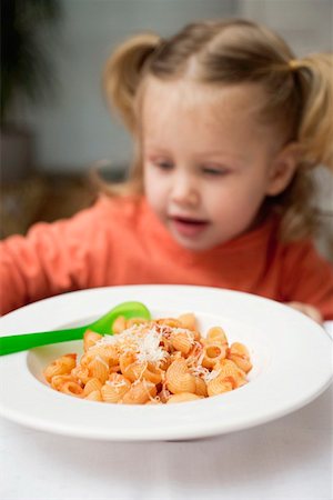 simsearch:659-01855701,k - Small girl with pasta with tomato sauce and Parmesan Stock Photo - Premium Royalty-Free, Code: 659-01854854