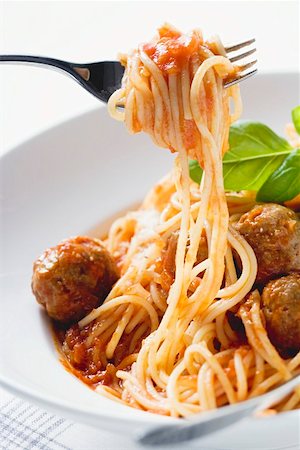 simsearch:659-01854859,k - Spaghetti on fork with meatballs and tomato sauce Foto de stock - Sin royalties Premium, Código: 659-01854865