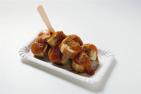 Salami, in Scheiben schneiden, mit Ketchup und Currypulver Stockbilder - Premium RF Lizenzfrei, Bildnummer: 659-01854863