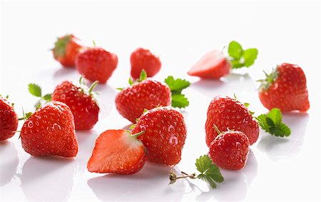 Whole and half strawberries Stock Photo - Premium Royalty-Free, Code: 659-01854903