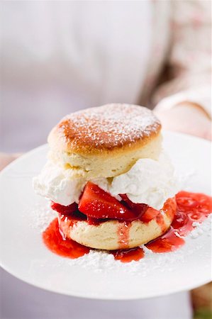 shortcake - Strawberry shortcake with cream Stock Photo - Premium Royalty-Free, Code: 659-01854935