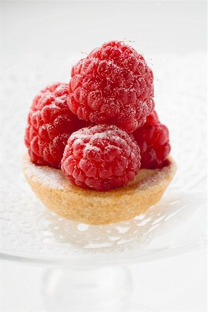 soft fruit tartlet - A raspberry tart Stock Photo - Premium Royalty-Free, Code: 659-01854995