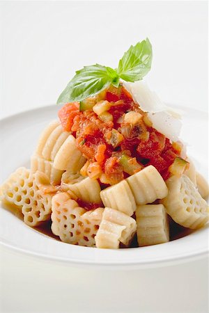 simsearch:659-01855701,k - Pasta with tomato & vegetable sauce & Parmesan shavings Stock Photo - Premium Royalty-Free, Code: 659-01855009