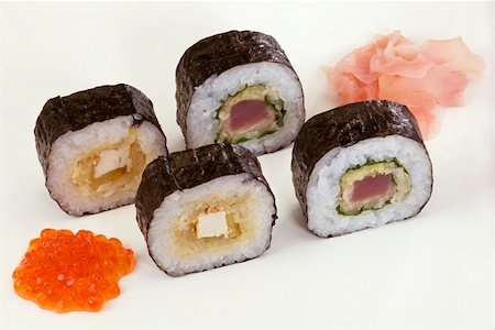 simsearch:659-01855881,k - Sushi avec choucroute Photographie de stock - Premium Libres de Droits, Code: 659-01855110