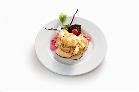 dessert apple slices - Poached apple slices with raspberry brandy sauce Stock Photo - Premium Royalty-Free, Code: 659-01855158