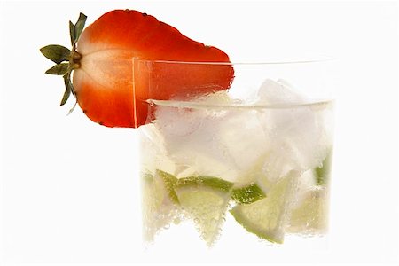 simsearch:659-02211415,k - Mineral water with lime wedges, ice cubes and strawberry Stock Photo - Premium Royalty-Free, Code: 659-01855168