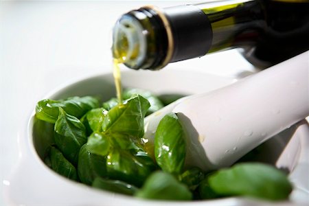 simsearch:659-01861080,k - Fresh basil in mortar with pestle Stock Photo - Premium Royalty-Free, Code: 659-01855182