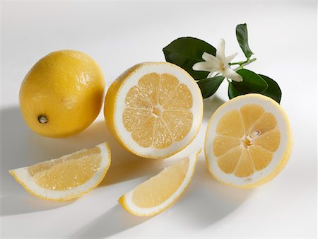 Whole and halved lemons with lemon wedges Stock Photo - Premium Royalty-Free, Code: 659-01855503