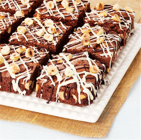 Chocolate hazelnut slices Foto de stock - Sin royalties Premium, Código: 659-01855616