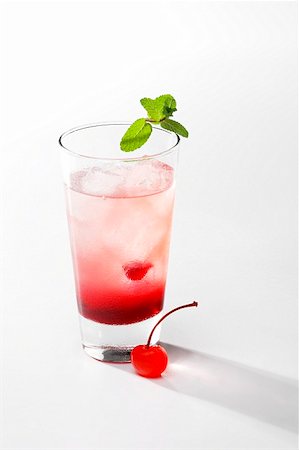 simsearch:659-07599134,k - Singapore Sling cocktail Foto de stock - Sin royalties Premium, Código: 659-01855708