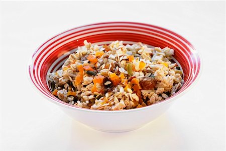 Muesli avec fruits secs et graines de citrouille Photographie de stock - Premium Libres de Droits, Code: 659-01855712