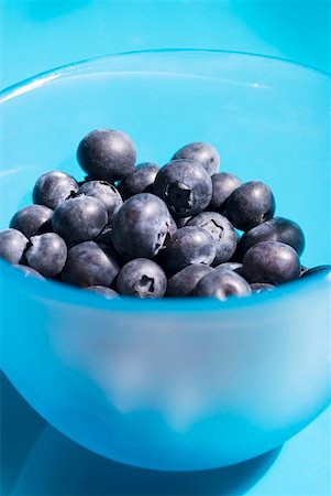 Blueberries in a small bowl Stock Photo - Premium Royalty-Free, Code: 659-01855736
