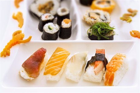 simsearch:659-06154178,k - Plateau de sushi mixte Photographie de stock - Premium Libres de Droits, Code: 659-01855881