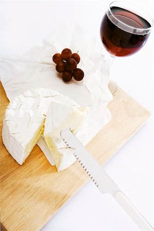 Camembert with grapes and a glass of red wine Foto de stock - Sin royalties Premium, Código: 659-01855903