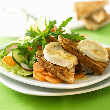 Summer salad with goat's cheese on toast Stock Photo - Premium Royalty-Free, Code: 659-01856149