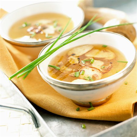 Soupe de CEP dans deux bols Photographie de stock - Premium Libres de Droits, Code: 659-01856151