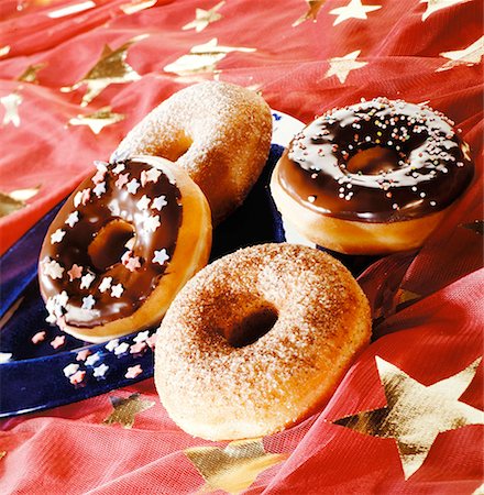 Four doughnuts on a star- patterned cloth Stock Photo - Premium Royalty-Free, Code: 659-01856214