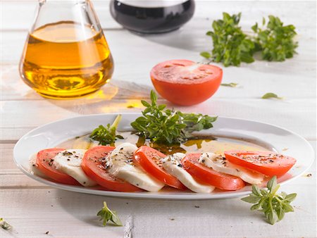 Tomatoes and mozzarella on a platter Stock Photo - Premium Royalty-Free, Code: 659-01856394