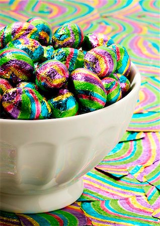 streak - Coloured chocolate eggs in a bowl Stock Photo - Premium Royalty-Free, Code: 659-01856473