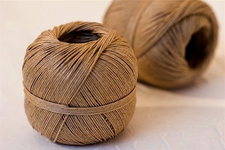 simsearch:659-01845965,k - Deux boules de chaîne Photographie de stock - Premium Libres de Droits, Code: 659-01856566