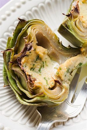 simsearch:659-01843766,k - Artichokes with cheese and herb gratin topping Stock Photo - Premium Royalty-Free, Code: 659-01856749