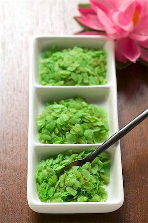 simsearch:659-03533364,k - Green rice flakes (unripe rice grains, flattened) Stock Photo - Premium Royalty-Free, Code: 659-01856773