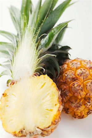 piña - Pineapple, halved Stock Photo - Premium Royalty-Free, Code: 659-01856837