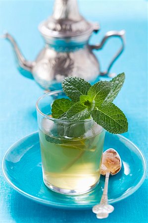 Glass of peppermint tea with fresh mint Foto de stock - Sin royalties Premium, Código: 659-01856844