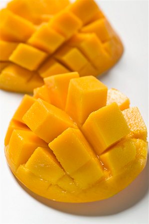Fresh mangos, cut into cubes Foto de stock - Sin royalties Premium, Código: 659-01856865