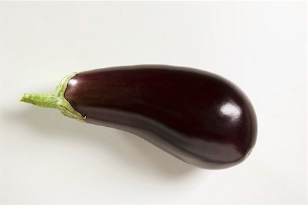 single aubergine - An aubergine Stock Photo - Premium Royalty-Free, Code: 659-01856930