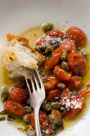 simsearch:659-01843766,k - Roasted tomatoes with capers, white bread on fork Stock Photo - Premium Royalty-Free, Code: 659-01857235