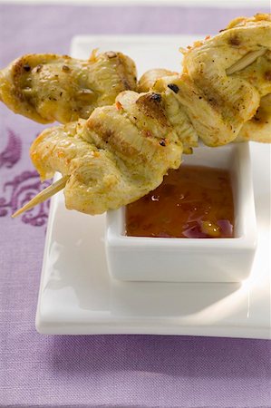 Spicy satay with sweet and sour chili sauce (Indonesia) Foto de stock - Sin royalties Premium, Código: 659-01857324