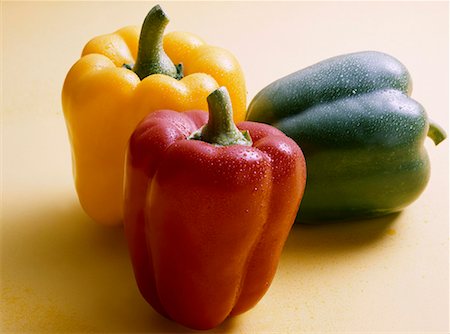 simsearch:659-01864831,k - Red, yellow and green peppers with drops of water Stock Photo - Premium Royalty-Free, Code: 659-01857336