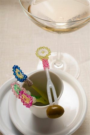 simsearch:659-03529606,k - Martini and green olive on cocktail fork Stock Photo - Premium Royalty-Free, Code: 659-01857411