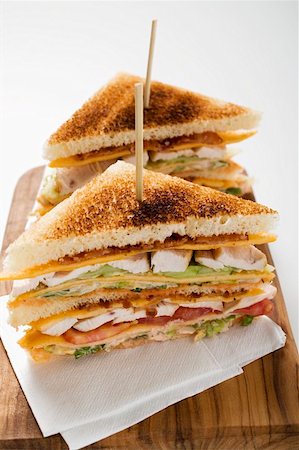 sándwich club - Chicken club sandwiches, toasted Foto de stock - Sin royalties Premium, Código: 659-01857558