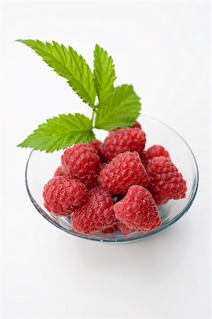 raspberry leaf - Several raspberries with leaves in glass bowl Stock Photo - Premium Royalty-Free, Code: 659-01857667