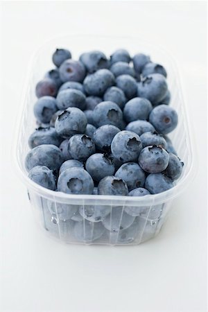 simsearch:659-01859030,k - Blueberries in plastic punnet Foto de stock - Sin royalties Premium, Código: 659-01857671