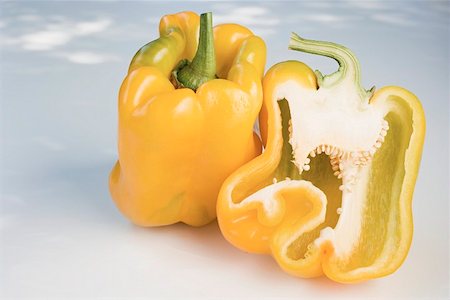 simsearch:659-01859414,k - Yellow peppers, whole and halved Stock Photo - Premium Royalty-Free, Code: 659-01857694