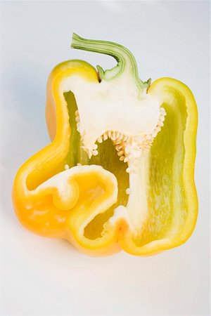 simsearch:659-01859414,k - Yellow pepper, halved Stock Photo - Premium Royalty-Free, Code: 659-01857695