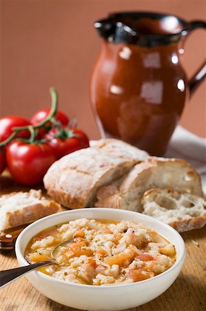 simsearch:659-01845699,k - Bread soup with tomatoes Foto de stock - Royalty Free Premium, Número: 659-01857763