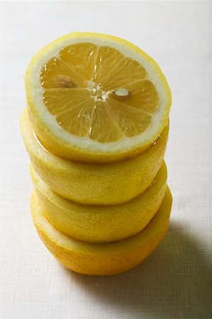 simsearch:659-01846643,k - Lemon halves, in a pile Stock Photo - Premium Royalty-Free, Code: 659-01857809