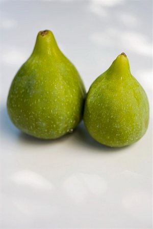 simsearch:659-03533520,k - Two fresh green figs Stock Photo - Premium Royalty-Free, Code: 659-01857895