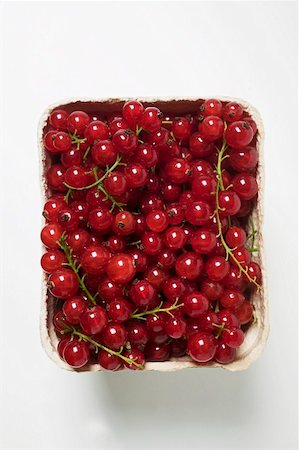 simsearch:659-01853334,k - Rote Johannisbeeren in Pappe Schale Stockbilder - Premium RF Lizenzfrei, Bildnummer: 659-01858000