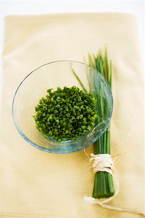 simsearch:659-01858065,k - Fresh chives, a bunch and chopped Stock Photo - Premium Royalty-Free, Code: 659-01858055